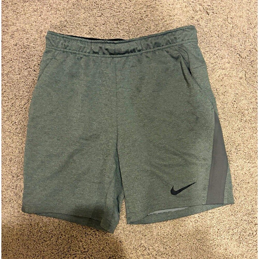 Nike Dri-FIT Men’s Gray Athletic Shorts M Drawstring Elastic Waist Pockets